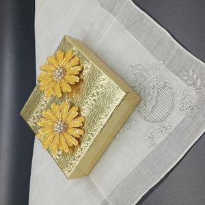 Gold-Tone Enamel & Rhinestone Clipback Flower or Daisy Earrings (NWOT)